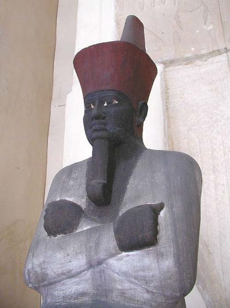 Soubor:Mentuhotep Seated edit.jpg